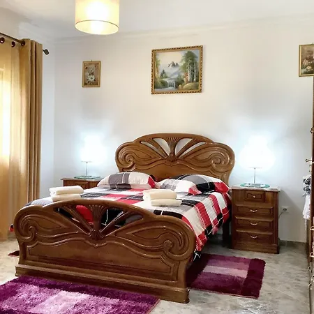 Charming House In Corticada With Balcony And Mountain View Semesterbostad