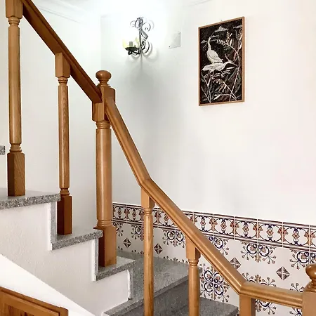 Semesterbostad Charming House In Corticada With Balcony And Mountain View