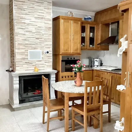 Charming House In Corticada With Balcony And Mountain View Semesterbostad Corticada (Aguiar da Beira)