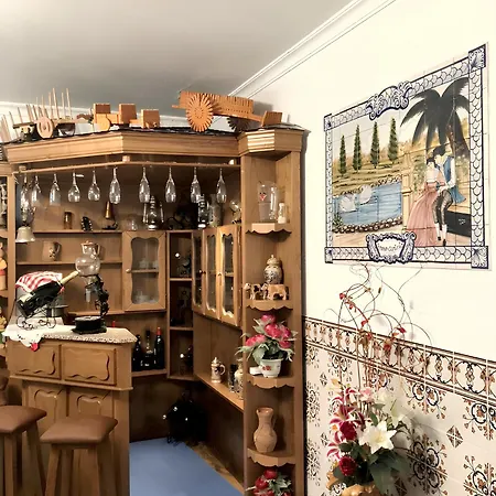 Semesterbostad Charming House In Corticada With Balcony And Mountain View *