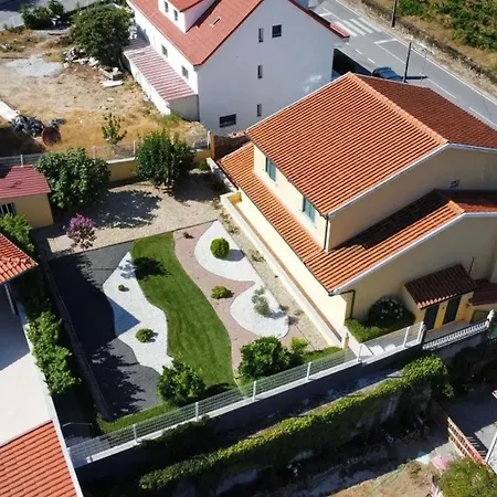 Charming House In Corticada With Balcony And Mountain View Semesterbostad Corticada (Aguiar da Beira)