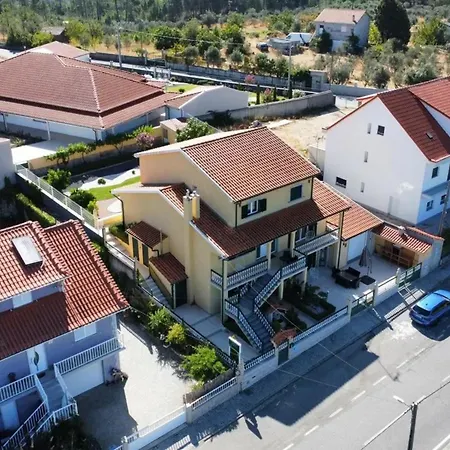 Charming House In Corticada With Balcony And Mountain View Semesterbostad Corticada (Aguiar da Beira)