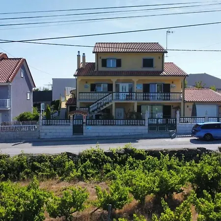 Charming House In Corticada With Balcony And Mountain View *