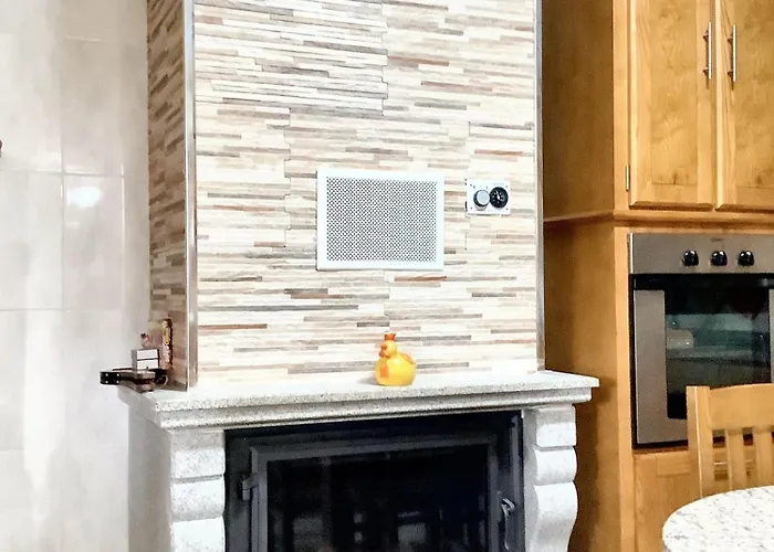 Charming House In Corticada With Balcony And Mountain View Feriehus